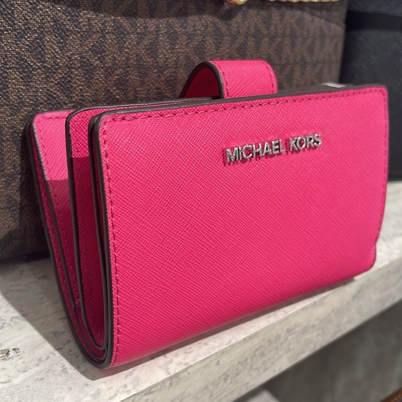Michael Kors Medium Saffiano Leather Bifold Wallet
Dragonfruit 
NWT - Picture 2 of 16